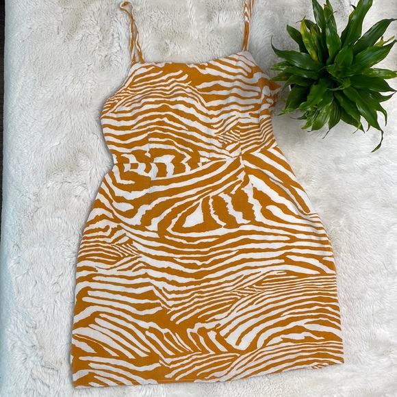 MINKPINK Dresses & Skirts - 💛 Zebra Tie-Back Sundress